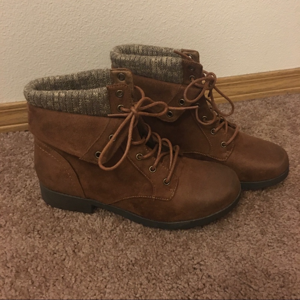 NEW Arizona Yetta Block Heel Lace Up Boots